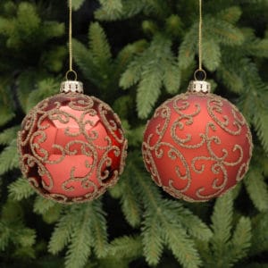 P001828 red glass matt and shiny glass baubles with gold scroll