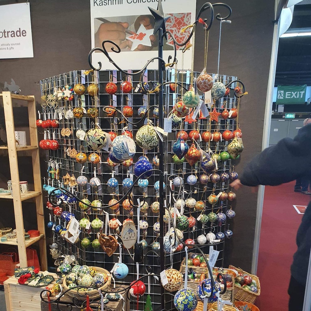 Hand Painted Kashmir Baubles Hand Painted Kashmir Baubles